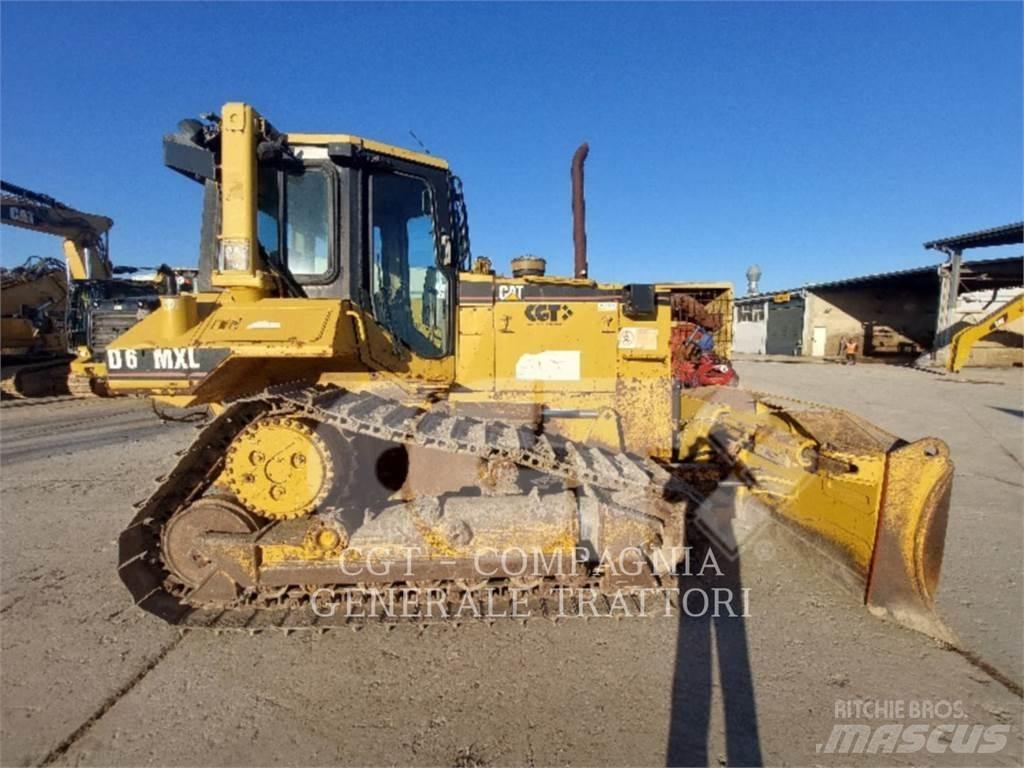 CAT D6M Bulldozer på larvebånd