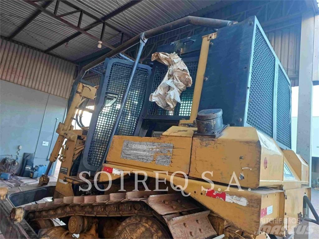 CAT D6T Bulldozer på larvebånd