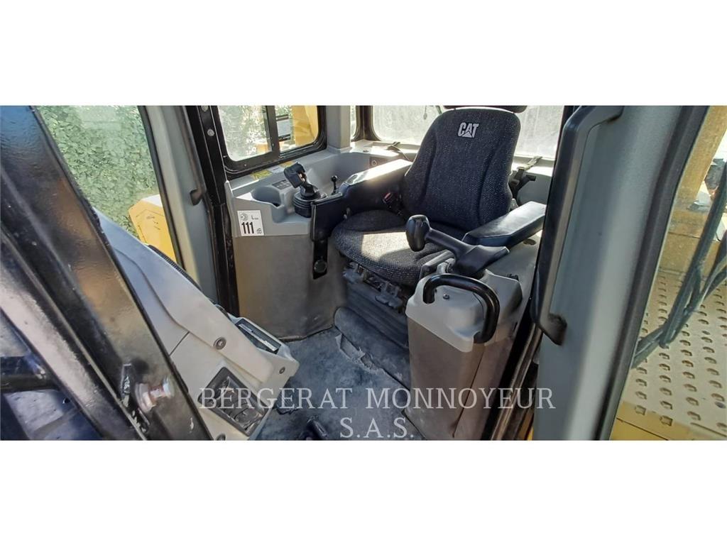 CAT D6T3B XW Bulldozer på larvebånd