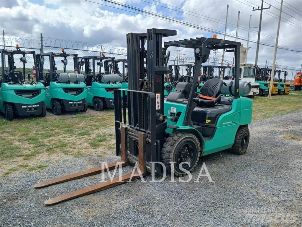CAT FG30N5-GLE Gaffeltrucks - andre