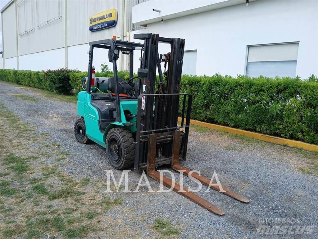 CAT FG30N5-GLE Gaffeltrucks - andre