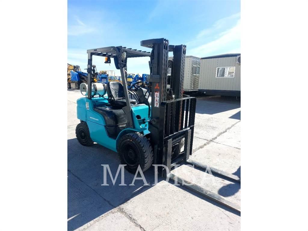 CAT FG30N5-LE Gaffeltrucks - andre
