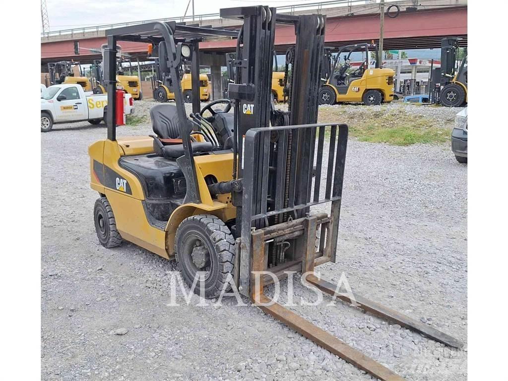 CAT LIFT TRUCKS DP25NM5 Diesel gaffeltrucks