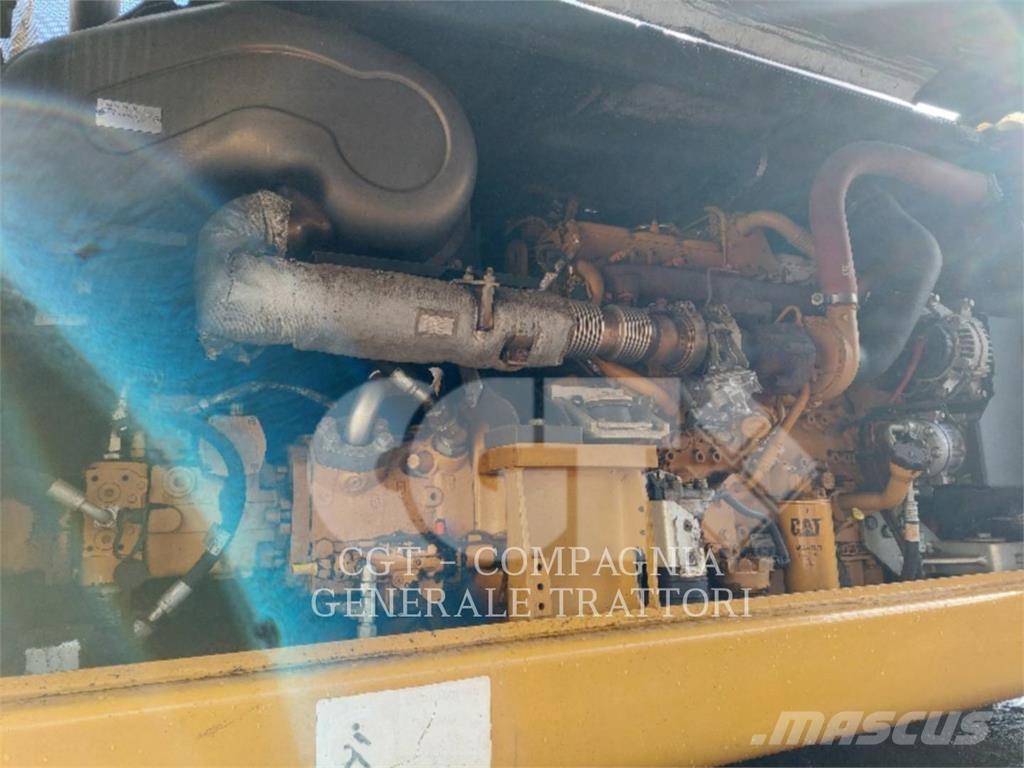 CAT MH 3024 Gravemaskiner på hjul