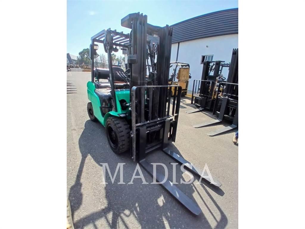CAT MITSUBISHI FG30N-LP Gaffeltrucks - andre