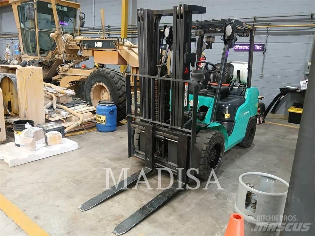 CAT MITSUBISHI FG30N-LP Gaffeltrucks - andre