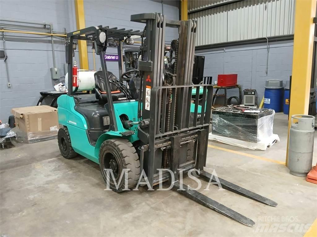 CAT MITSUBISHI FG30N-LP Gaffeltrucks - andre