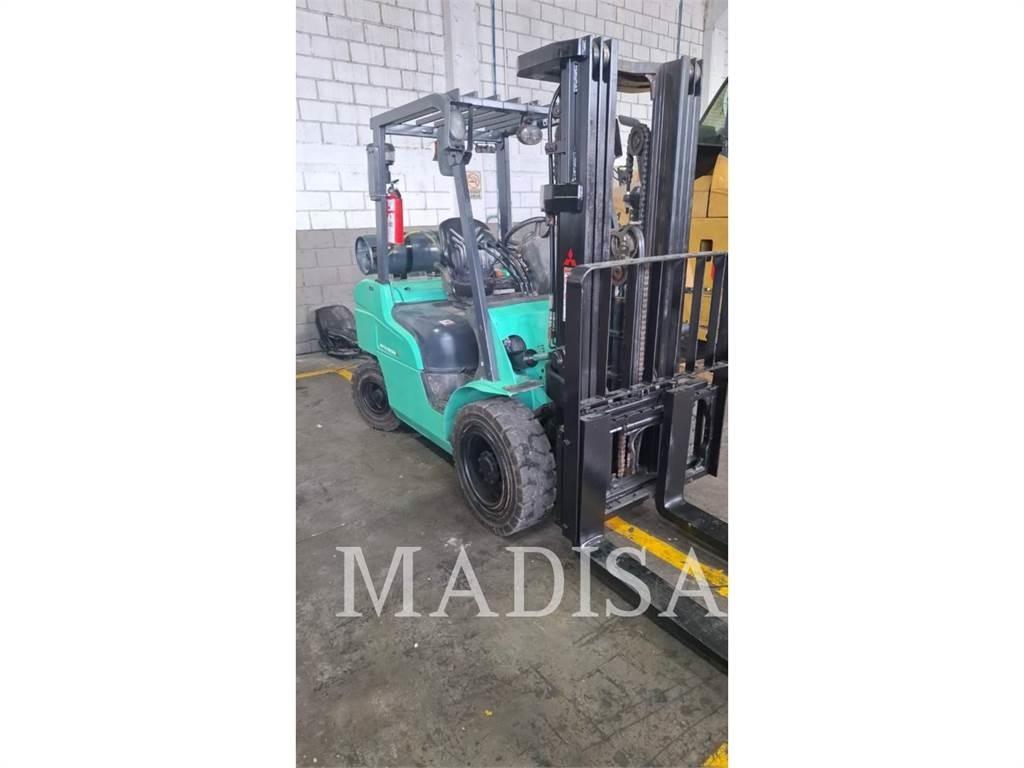 CAT MITSUBISHI FG30N-LP Gaffeltrucks - andre