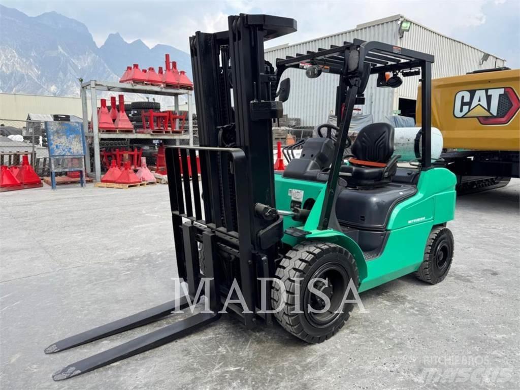 CAT MITSUBISHI FG30N-LP Gaffeltrucks - andre