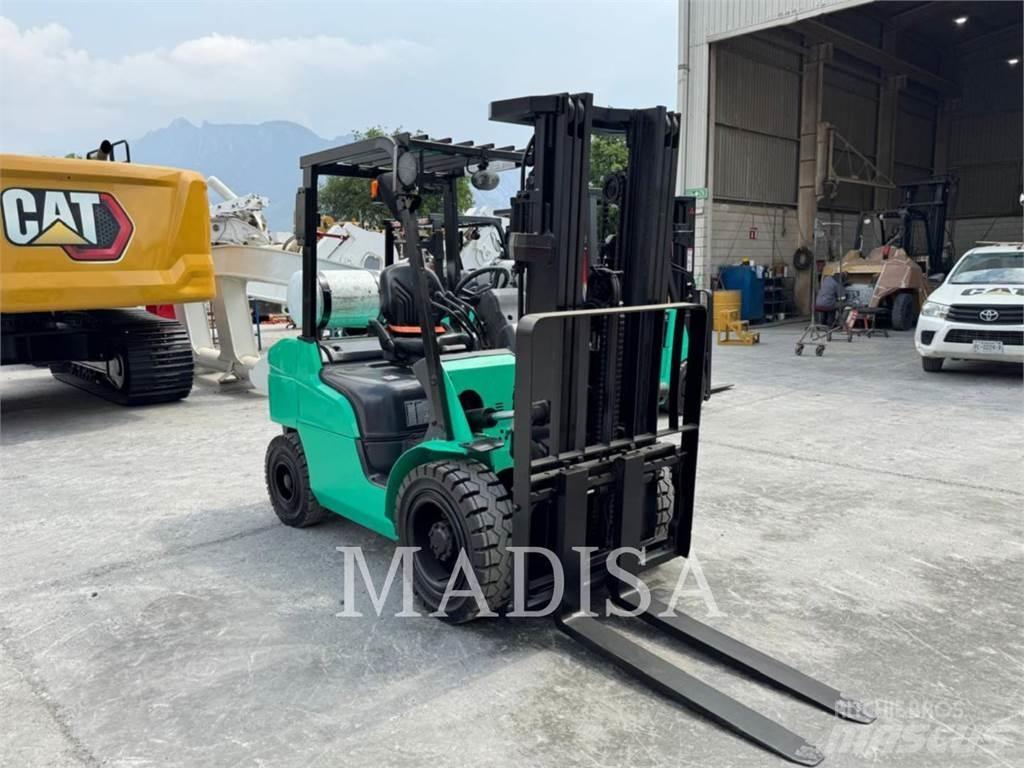 CAT MITSUBISHI FG30N-LP Gaffeltrucks - andre