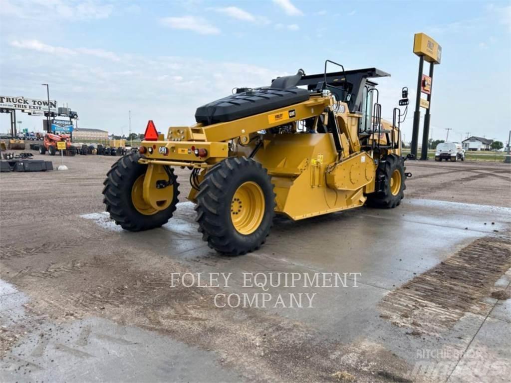 CAT RM400-01 Asfaltudlæggere