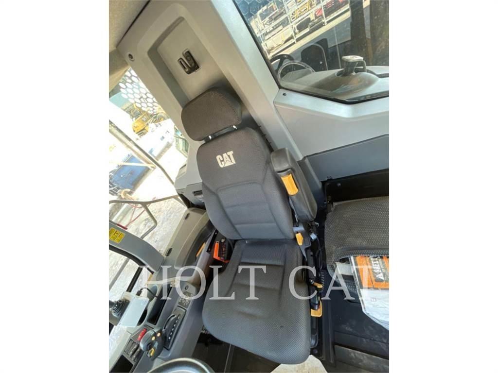 CAT W00 740 Tankbiler