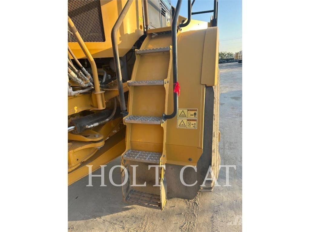 CAT W00 740GC Tankbiler