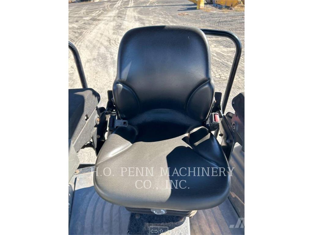  CB7 Jordvibrationstromler