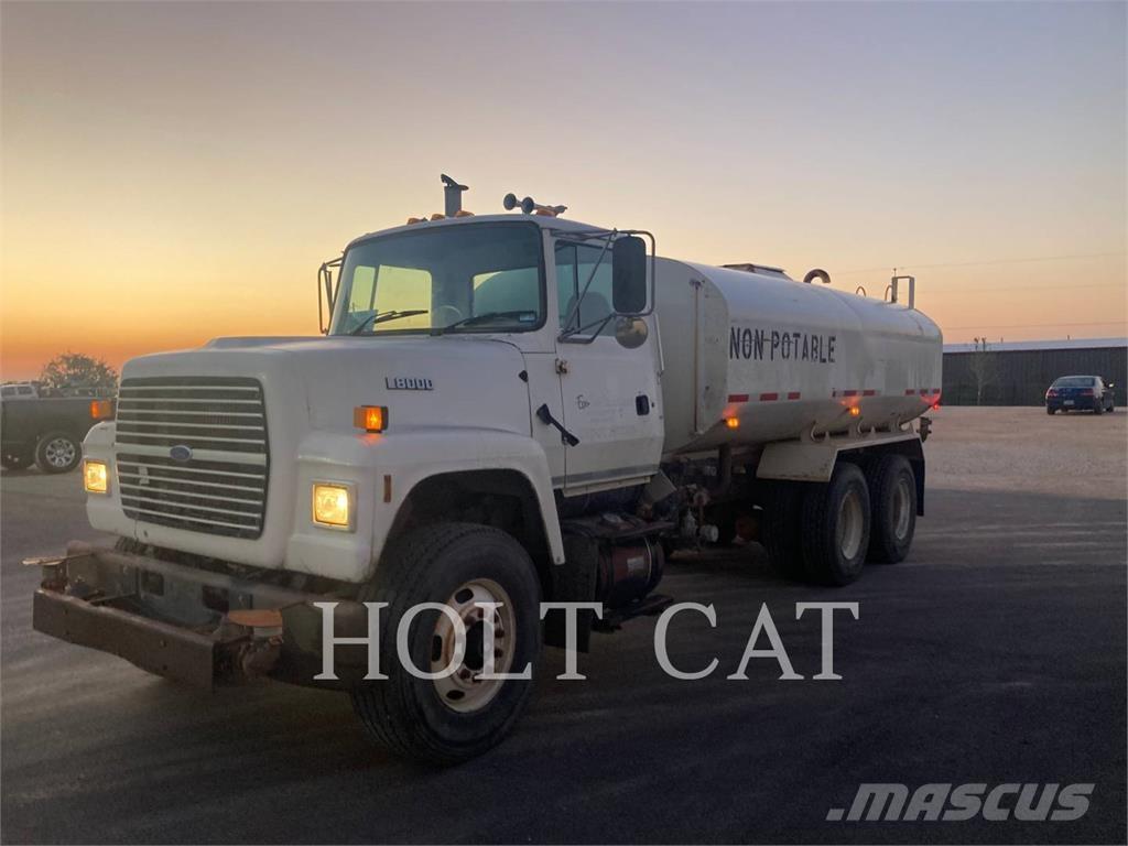 Ford L8000 Tankbiler