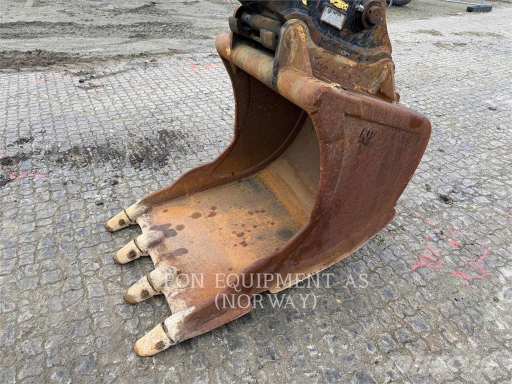 Hitachi ZX210 Gravemaskiner på larvebånd