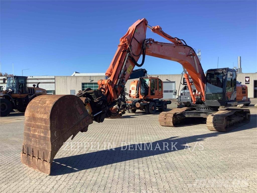Hitachi ZX250 Gravemaskiner på larvebånd