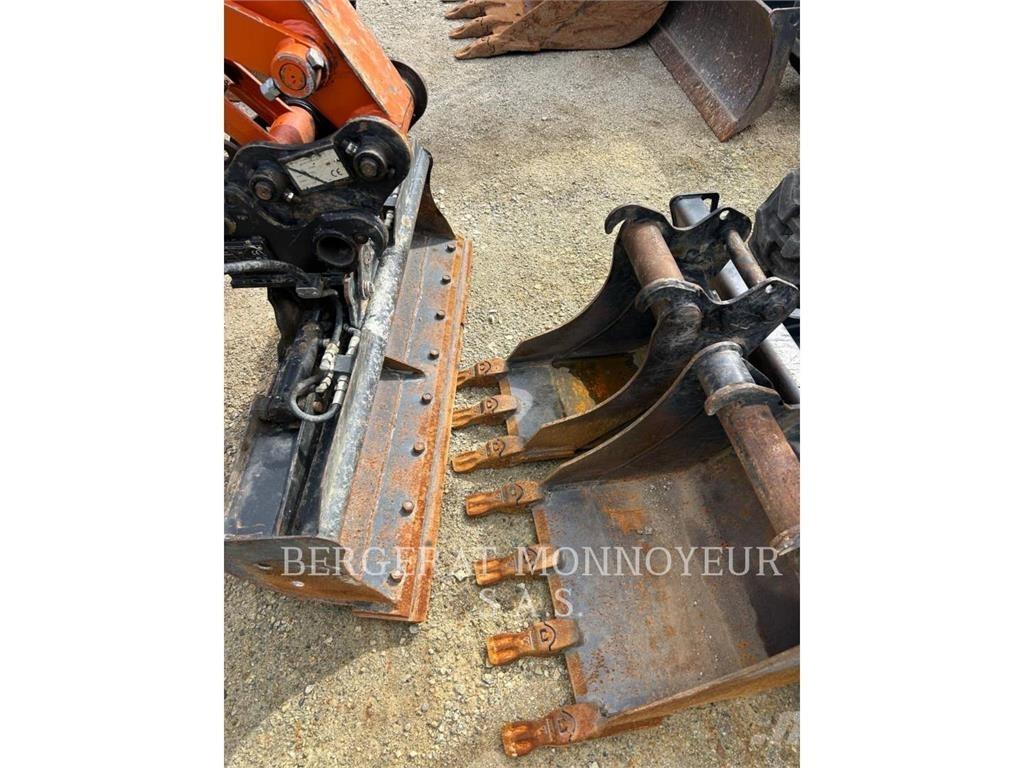 Hitachi ZX26U-6 Gravemaskiner på larvebånd
