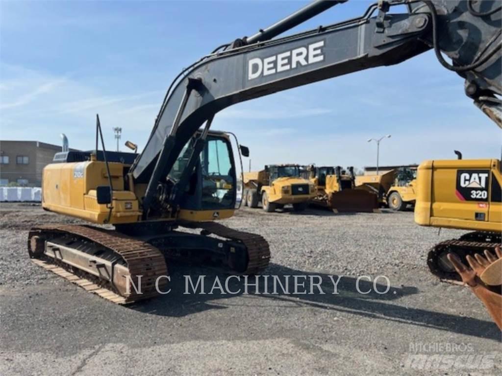 John Deere 210G Gravemaskiner på larvebånd