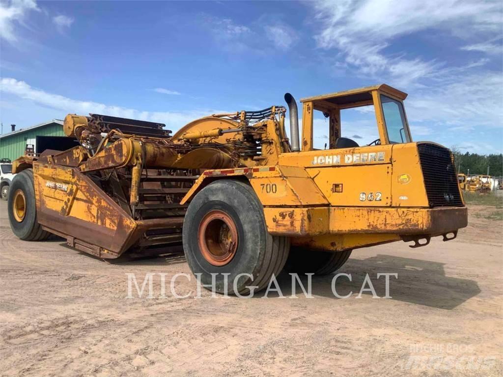 John Deere & CO. 862 Skrabere