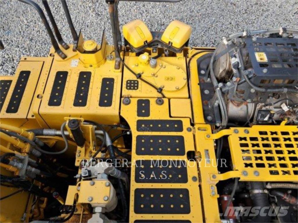 Komatsu PC240LC7 Gravemaskiner på larvebånd