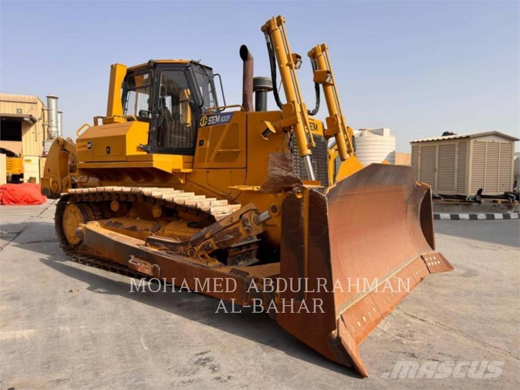 SEM MACHINERY SEM 832F Bulldozer på larvebånd