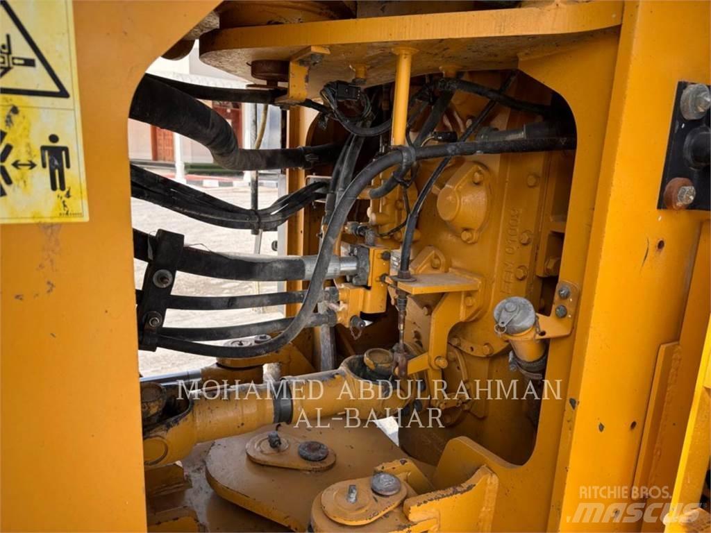 SEM MACHINERY SEM660D Læssemaskiner på hjul