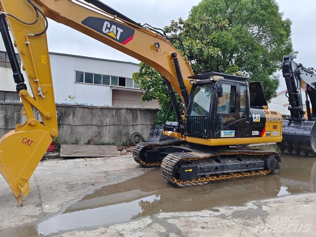 CAT 320 D2 Gravemaskiner på larvebånd