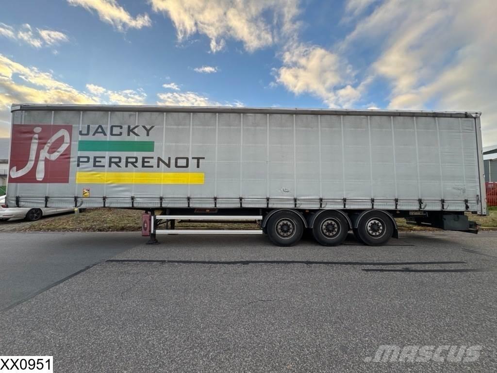 Fruehauf Tautliner Semi-trailer med Gardinsider