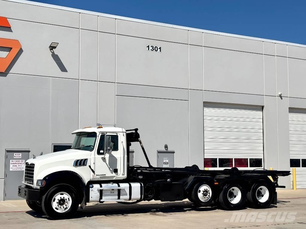 Mack CV 713 Trækkere