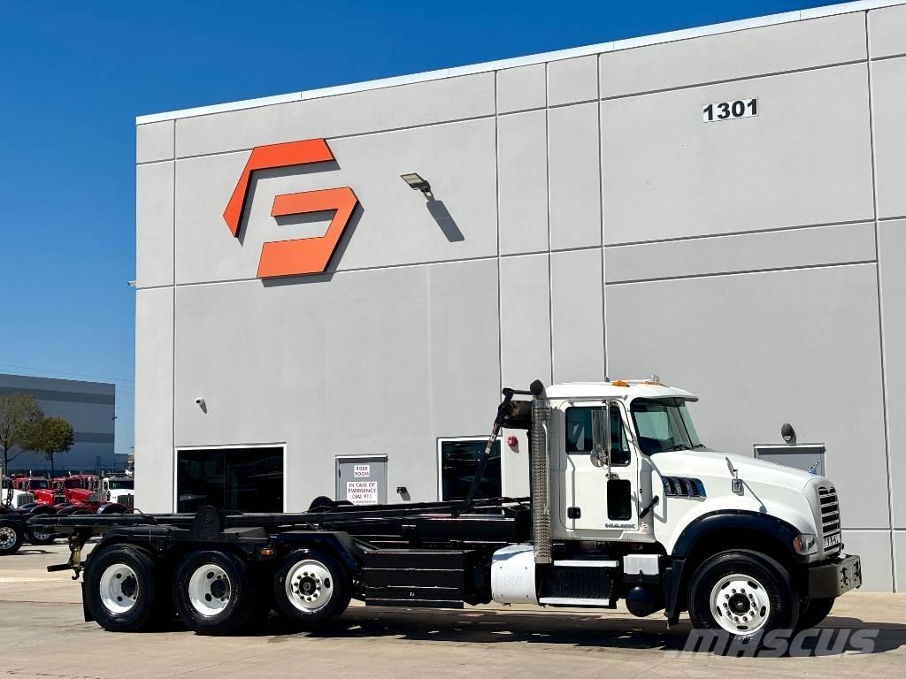 Mack CV 713 Trækkere
