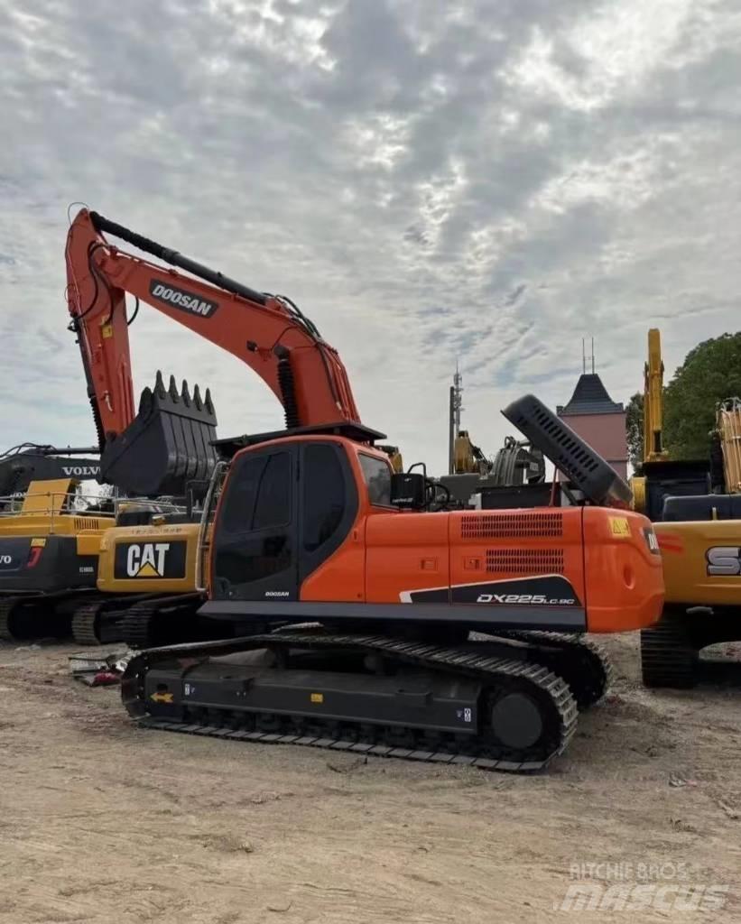 Doosan DX 225 Gravemaskiner på larvebånd