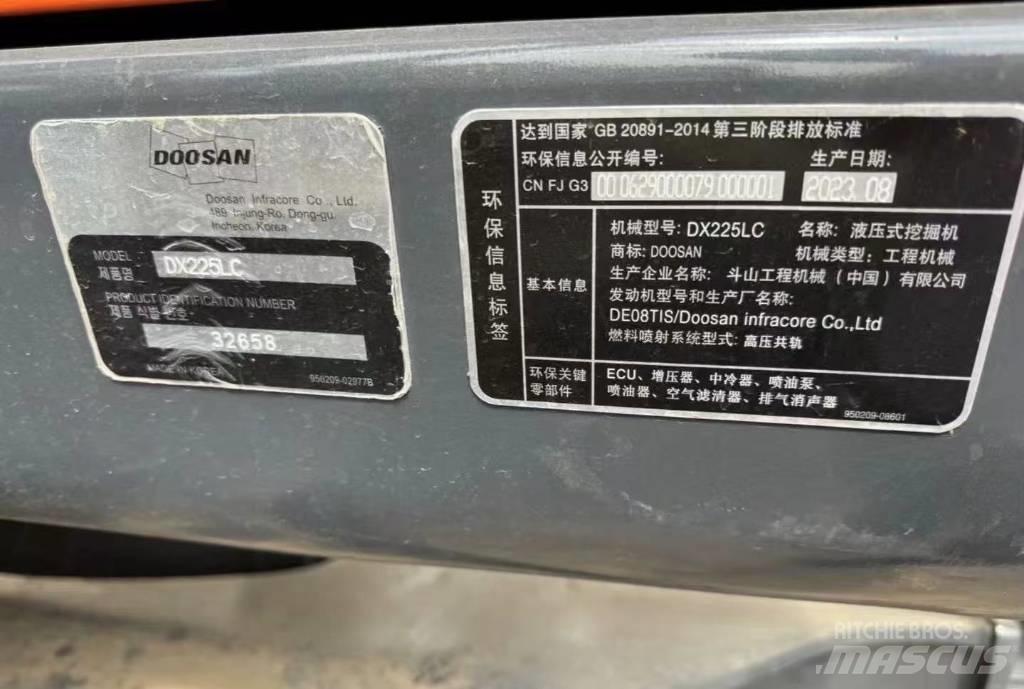 Doosan DX 225 Gravemaskiner på larvebånd