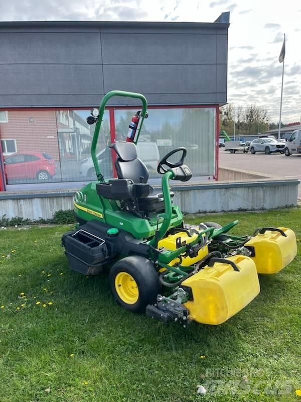 John Deere 2750 E Green plæneklippere