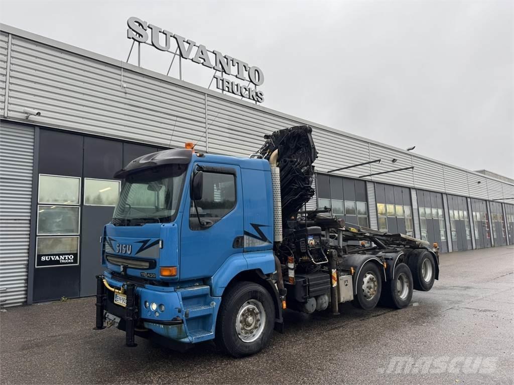 Sisu E11M Lastbil med kran