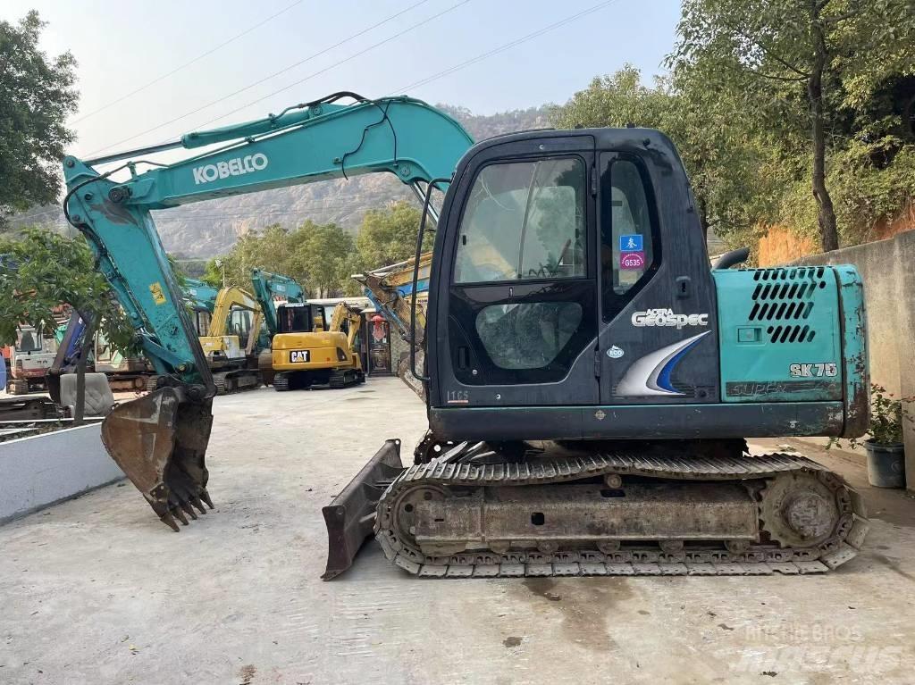 Kobelco SK 75 Gravemaskiner på larvebånd