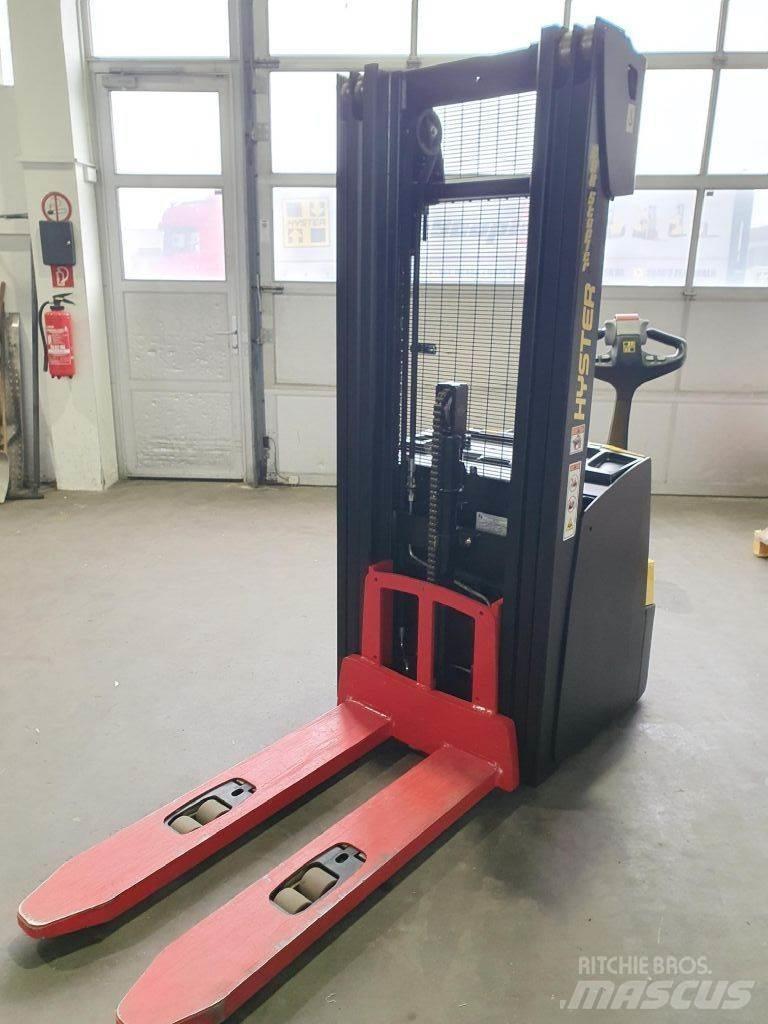 Hyster S 1.4 Gaffelstabler med gående fører