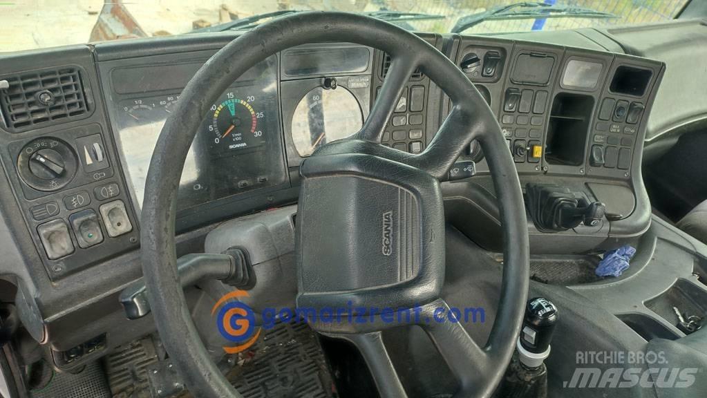 Scania P 220 Lastbil med lad/Flatbed