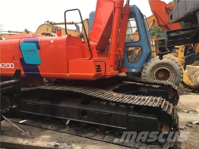 Hitachi EX 200 Gravemaskiner på larvebånd