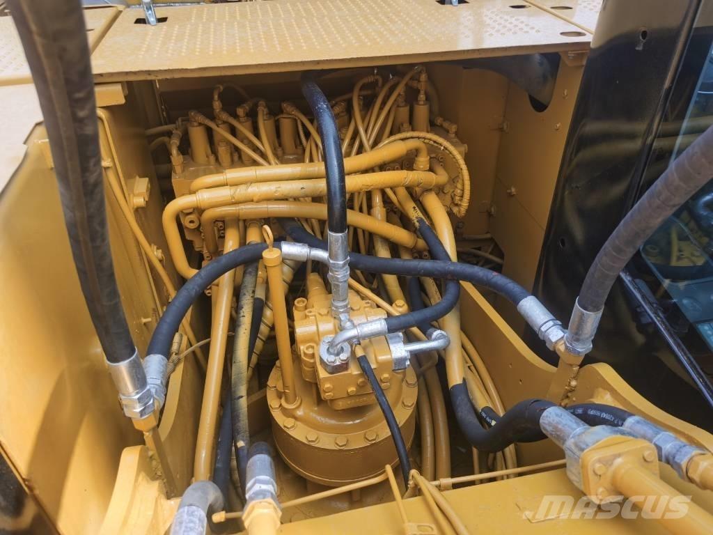 CAT 320 D2 Gravemaskiner på larvebånd