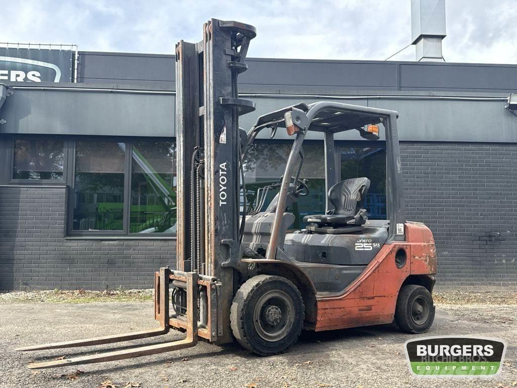 Toyota 8FDF25 Diesel gaffeltrucks
