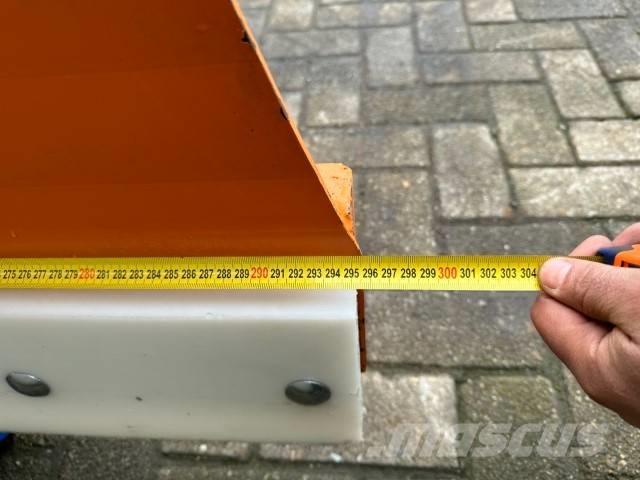  Sneeuwschuif lfn 30 Sneskovle og -plove