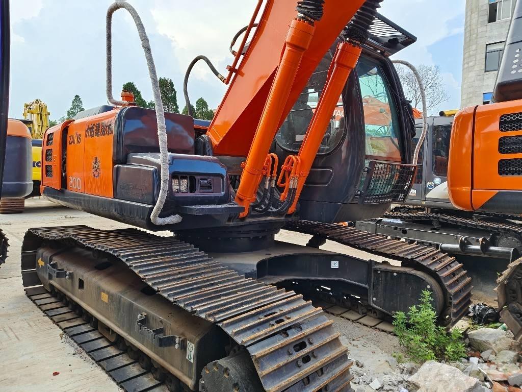 Hitachi ZX 200 Gravemaskiner på larvebånd