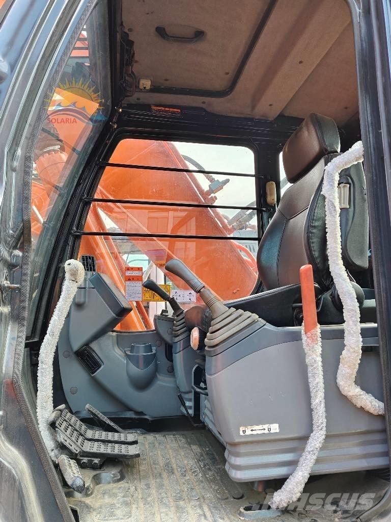 Hitachi ZX 200 Gravemaskiner på larvebånd