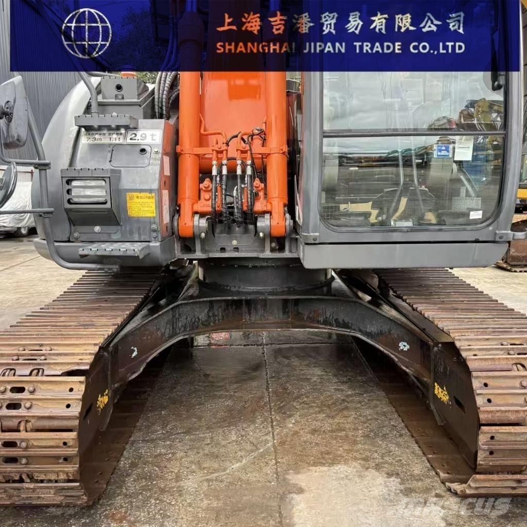 Hitachi ZX 135 Gravemaskiner på larvebånd