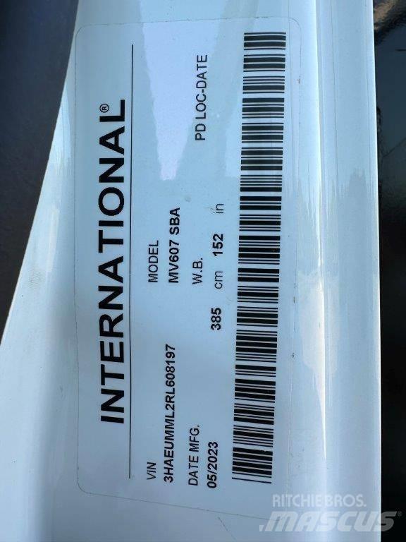 International MV Lastbiler med tip