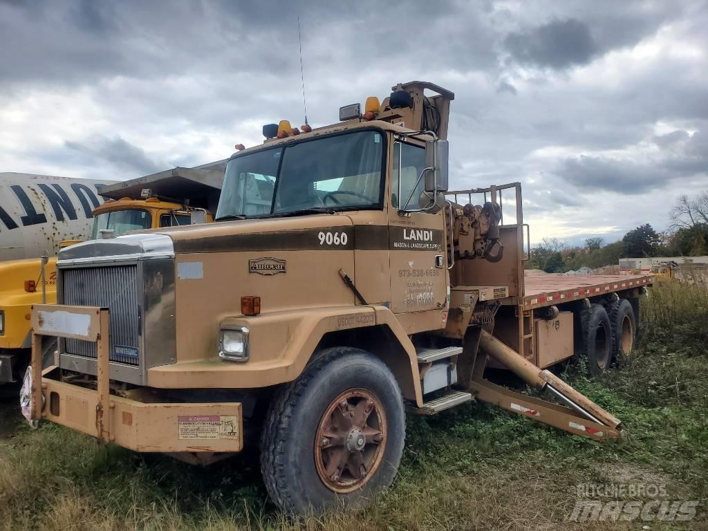 Autocar WHITE ACL64B Lastbil med kran