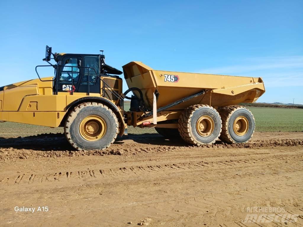 CAT 745 Terrængående lastbiler
