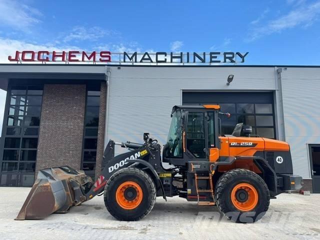 Doosan DL 250-7 Læssemaskiner på hjul