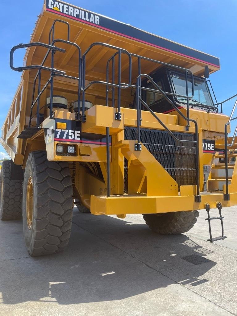 CAT Dumper 775E Knækstyrede dumpere